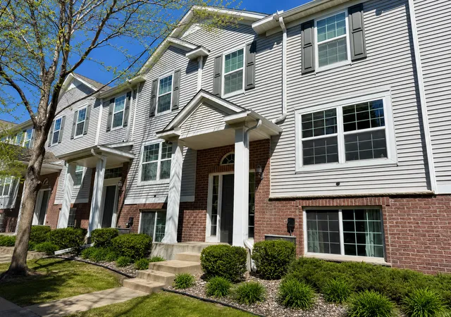 Homes for sale in Mahtomedi, MN | 932 Ledgestone Dr, Mahtomedi, MN 55115 | MLS# 7070804