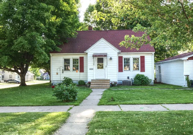 Homes for sale in Stanley, WI | 701 Park Ave, Stanley, WI 54768 | MLS# 7070861