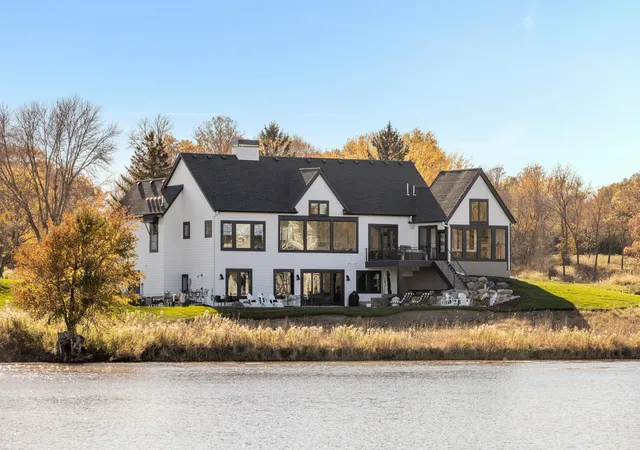 3rd image of 730 Lakeview Pkwy, Mound, MN 55364 | MLS# 7070871