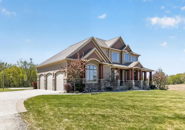 Photo 3 of Mansion for sale at 7254 County Rd 117 Sw, Byron, MN 55920 | MLS# 7070901 | Listing updated on 2026-08-24