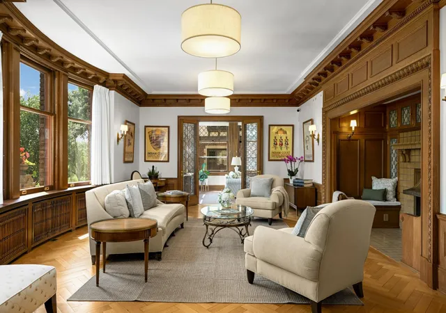 3rd image of 2224 W Lake Of The Isles Pkwy, Minneapolis, MN 55405 | MLS# 7070909