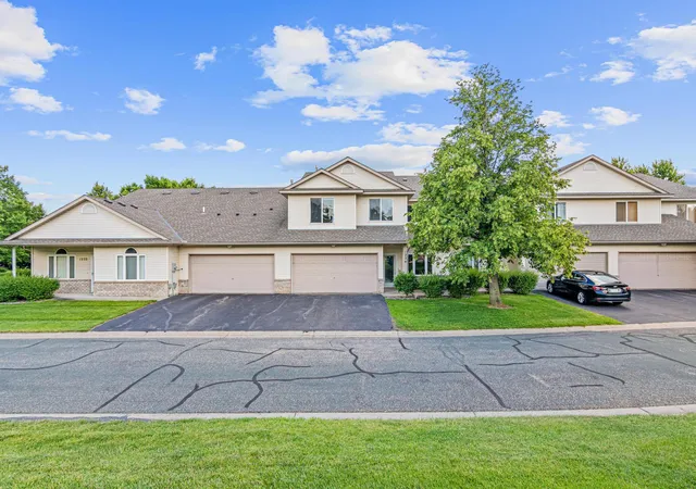 2nd image of 1234 Crystal Pl E, Chaska, MN 55318 | MLS# 7070952