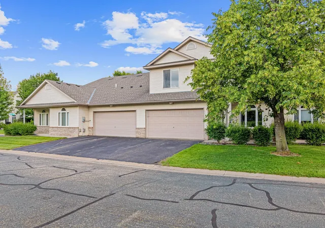 3rd image of 1234 Crystal Pl E, Chaska, MN 55318 | MLS# 7070952
