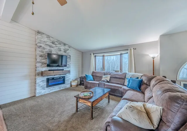 2nd image of 11212 Pozar Rd, Chisholm, MN 55719 | MLS# 7070989
