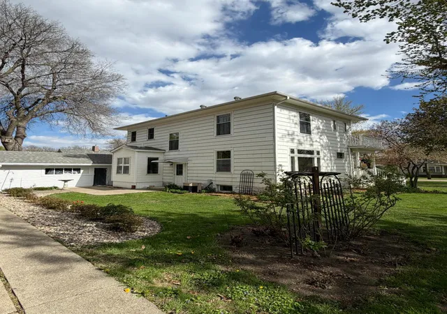 4th image of 504 N Estey St, Luverne, MN 56156 | MLS# 7071077