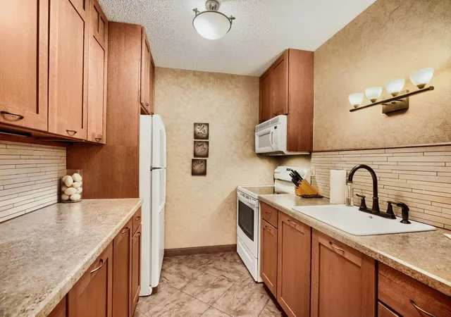 Photo 4 of Condo for sale at 2495 Canabury Dr #334, Saint Paul, MN 55117 | MLS# 7071205 | Listing updated on 2026-08-27