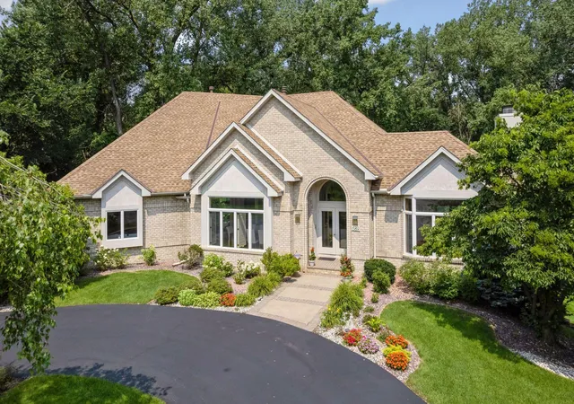 1st image of 689 Brookside Ln, Saint Paul, MN 55118 | MLS# 7071221