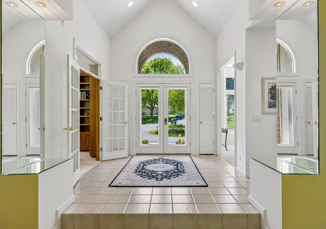 Photo 4 of Single family home for sale at 689 Brookside Ln, Saint Paul, MN 55118 | MLS# 7071221 | Listing updated on 2026-08-14