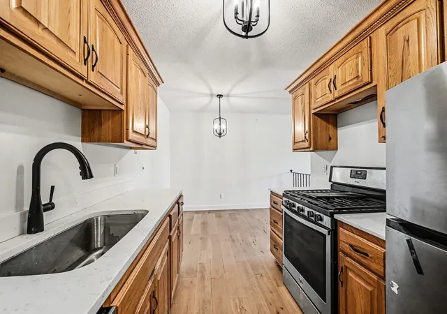 Listing Photo 5 - Condo for sale in building located at 7330 York Ave S, Edina, MN 55435 - Unit #1031