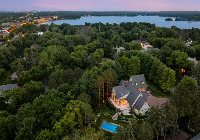 3rd image of 325 Highcroft Ln, Wayzata, MN 55391 | MLS# 7071292