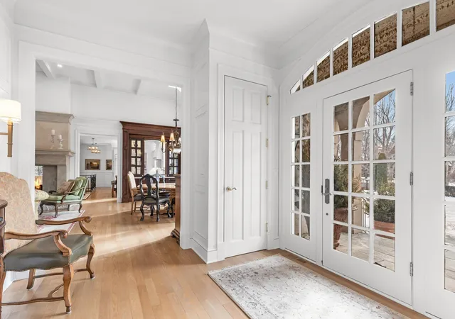 4th image of 325 Highcroft Ln, Wayzata, MN 55391 | MLS# 7071292