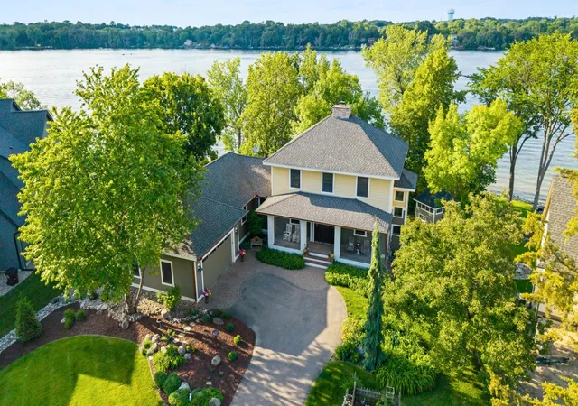 Photo 2 of Single family home for sale at 5488 Fairlawn Shrs Trl SE, Prior Lake, MN 55372 | MLS# 7071358 | Listing updated on 2026-09-22
