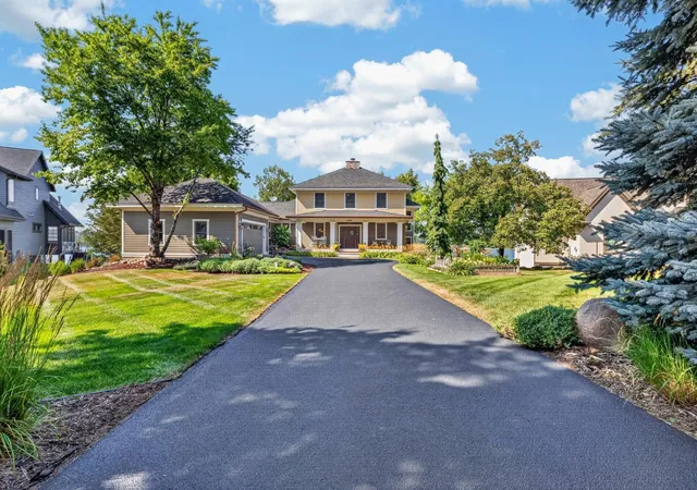 Photo 3 of Single family home for sale at 5488 Fairlawn Shrs Trl SE, Prior Lake, MN 55372 | MLS# 7071358 | Listing updated on 2026-09-22