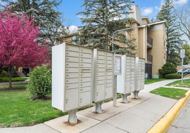 22nd image of 2210 Ridge Dr #31, Minneapolis, MN 55416 | MLS# 7071502