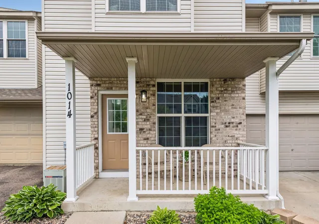 2nd image of 1014 Heldt St, Chaska, MN 55318 | MLS# 7071568
