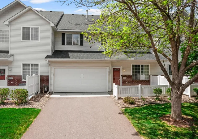 Homes for sale in Woodbury, MN | 3001 Juniper Ln #H, Woodbury, MN 55125 | MLS# 7071711