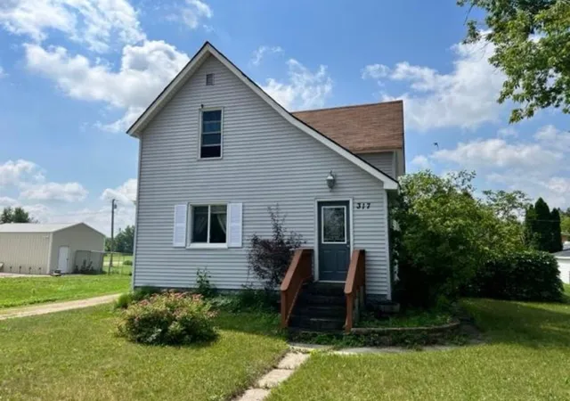 Photo 2 of Single family home for sale at 317 Minnesota Ave E, Sebeka, MN 56477 | MLS# 7071713 | Listing updated on 2026-09-04