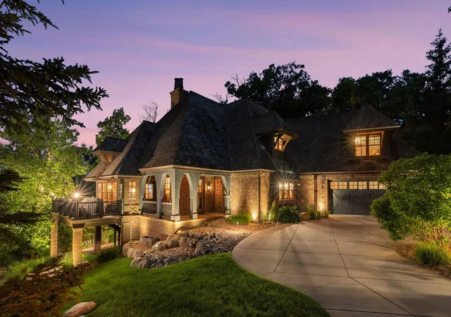1st image of 1610 Locust Hills Pl, Wayzata, MN 55391 | MLS# 7071858