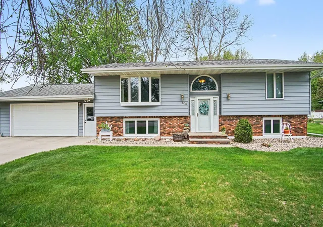 Homes for sale in Pipestone, MN | 806 6th Ave Se, Pipestone, MN 56164 | MLS# 7071972