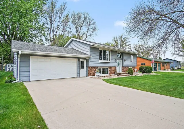 Homes for sale in Pipestone, MN | 806 6th Ave Se, Pipestone, MN 56164 | MLS# 7071972