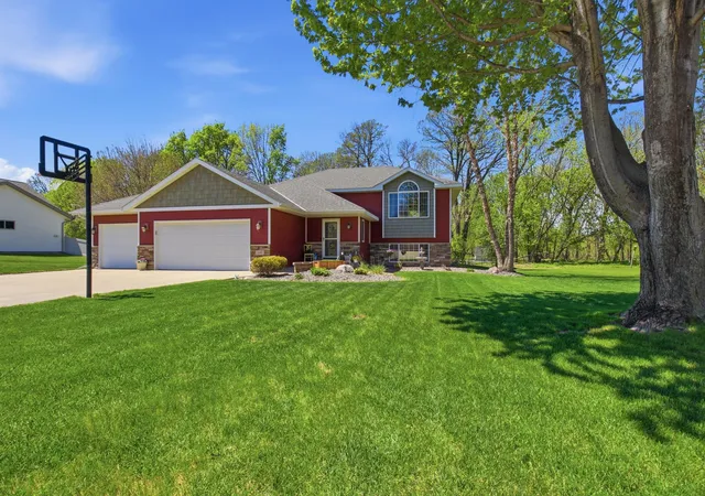 Homes for sale in New London, MN | 681 W River Dr, New London, MN 56273 | MLS# 7072000