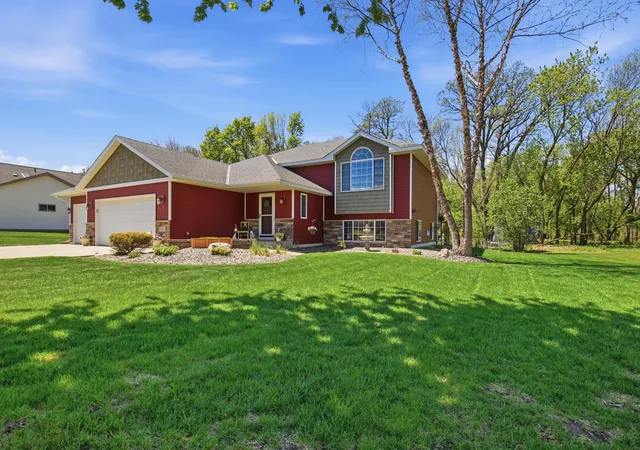 Homes for sale in New London, MN | 681 W River Dr, New London, MN 56273 | MLS# 7072000