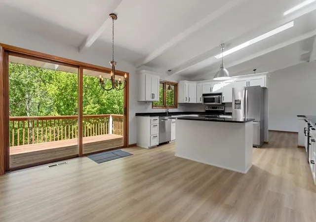 Photo 4 of Single family home for sale at 1948 Crown Point Dr, Saint Paul, MN 55118 | MLS# 7072078 | Listing updated on 2026-10-13