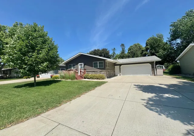 19th image of 608 Elaine Ave, Marshall, MN 56258 | MLS# 7072102