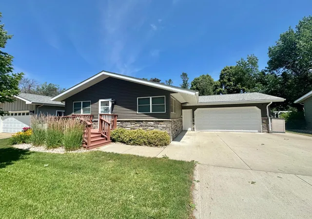 1st image of 608 Elaine Ave, Marshall, MN 56258 | MLS# 7072102