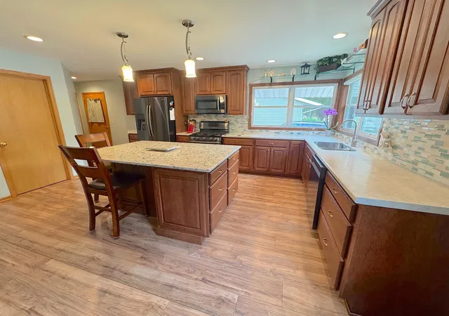 3rd image of 608 Elaine Ave, Marshall, MN 56258 | MLS# 7072102