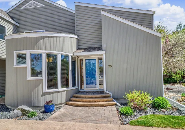 Photo 2 of Single family home for sale at 75 Prairiewood Dr S, Fargo, ND 58103 | MLS# 7072132 | Listing updated on 2026-09-15
