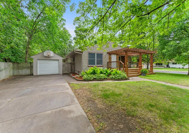 Homes for sale in Cambridge, MN | 245 10th Ave Sw, Cambridge, MN 55008 | MLS# 7072358