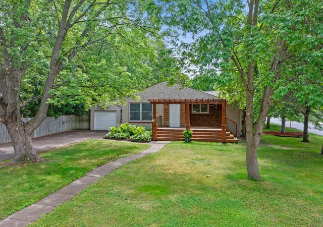 Homes for sale in Cambridge, MN | 245 10Th Ave Sw, Cambridge, MN 55008 | MLS# 7072358