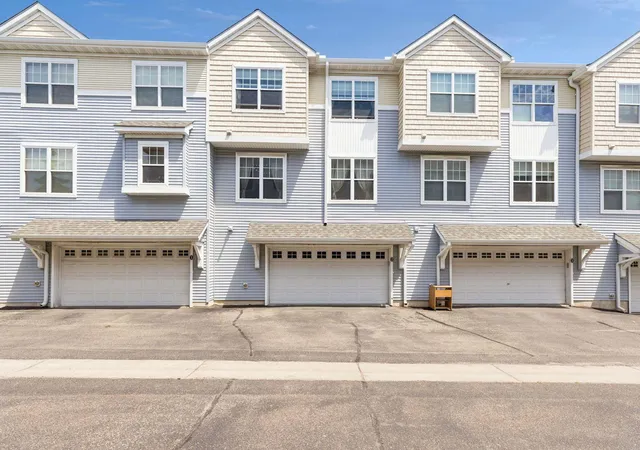 Homes for sale in Maplewood, MN | 1679 Village Trl E #2, Maplewood, MN 55109 | MLS# 7072364