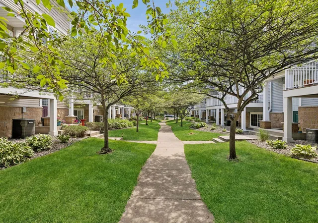Homes for sale in Maplewood, MN | 1679 Village Trl E #2, Maplewood, MN 55109 | MLS# 7072364