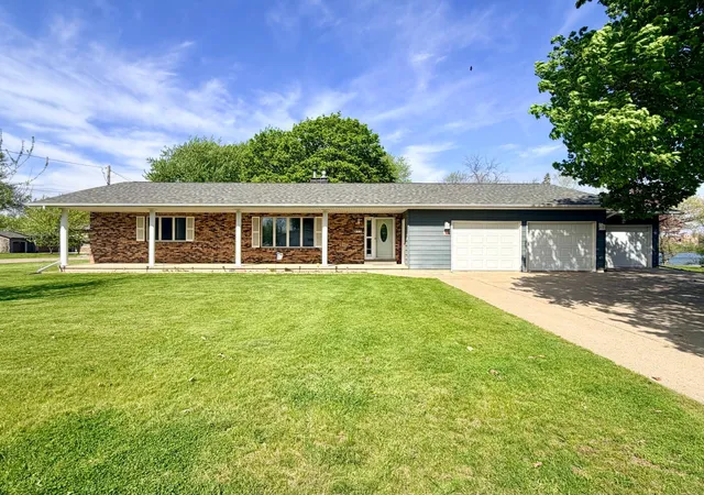 Homes for sale in Fulda, MN | 615 Lake Ave E, Fulda, MN 56131 | MLS# 7072432