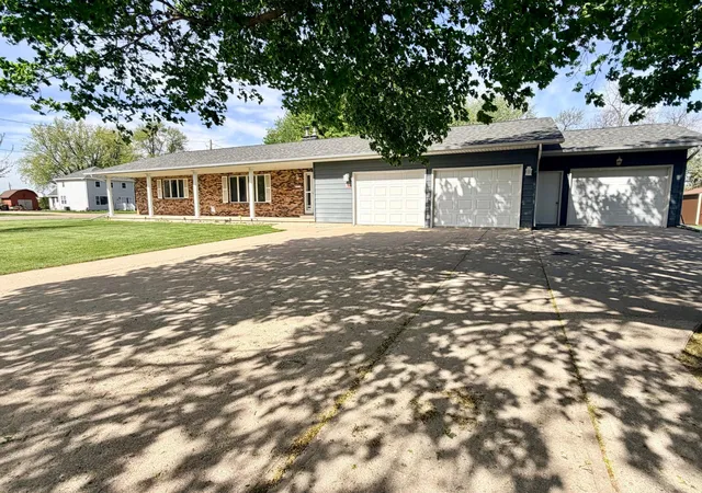 Homes for sale in Fulda, MN | 615 Lake Ave E, Fulda, MN 56131 | MLS# 7072432