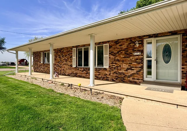 Homes for sale in Fulda, MN | 615 Lake Ave E, Fulda, MN 56131 | MLS# 7072432