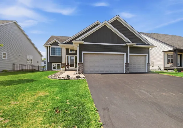 1st image of 2802 213th St W, Farmington, MN 55024 | MLS# 7072637