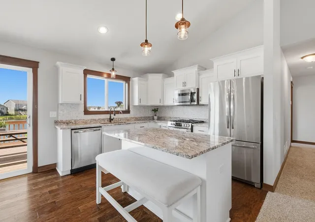 2nd image of 2802 213th St W, Farmington, MN 55024 | MLS# 7072637