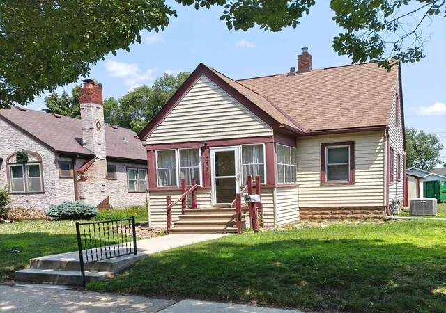1st image of 351 8th Ave S, South Saint Paul, MN 55075 | MLS# 7072641