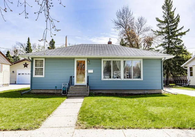 2nd image of 2101 7th St N, Fargo, ND 58102 | MLS# 7072646