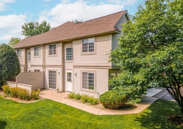 Photo 1 of Single family home for sale at 1043 Lovell Ln S, Saint Paul, MN 55113 | MLS# 7072696 | Listing updated on 2026-10-08
