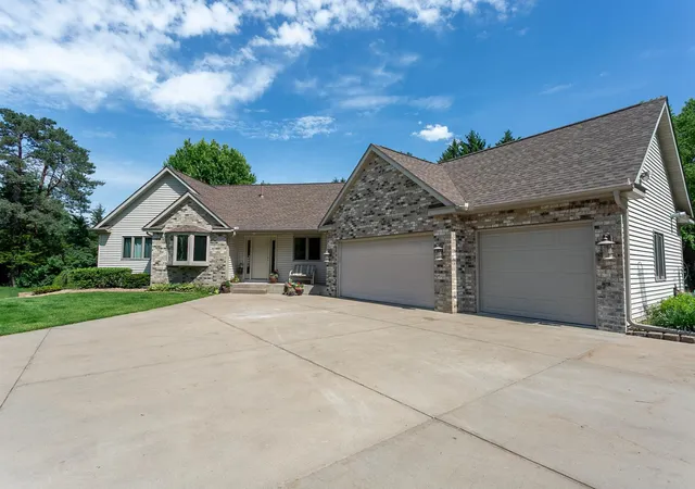 Homes for sale in Hastings, MN | 17162 Red Wing Blvd, Hastings, MN 55033 | MLS# 7072714