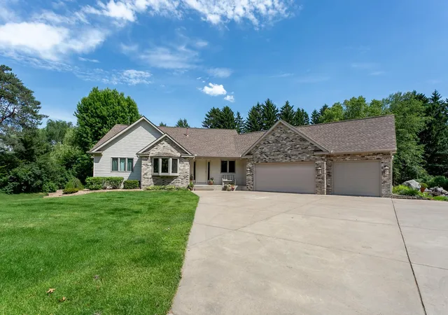 Homes for sale in Hastings, MN | 17162 Red Wing Blvd, Hastings, MN 55033 | MLS# 7072714