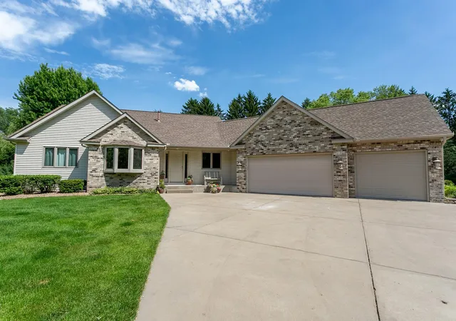 Homes for sale in Hastings, MN | 17162 Red Wing Blvd, Hastings, MN 55033 | MLS# 7072714