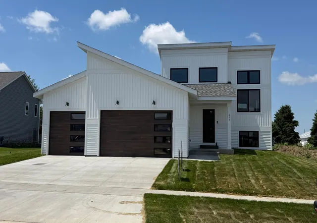 Photo 1 of Single family home for sale at 623 7th Avenue Ne, Byron, MN 55920 | MLS# 7072961 | Listing updated on 2026-10-02