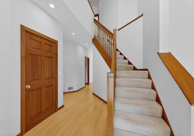 Photo 3 of Single family home for sale at 1052 Foxcroft Cir Sw, Rochester, MN 55902 | MLS# 7072967 | Listing updated on 2026-08-11