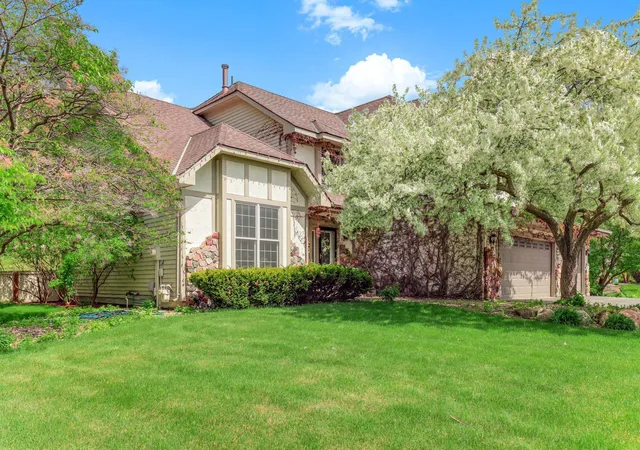 2nd image of 8777 Cottonwood Ln, Eden Prairie, MN 55347 | MLS# 7072995
