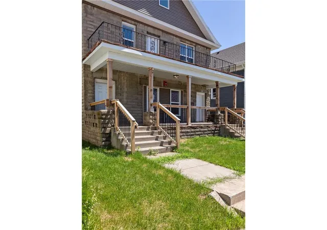 3rd image of 2050 W Broadway Ave, Minneapolis, MN 55411 | MLS# 7073087